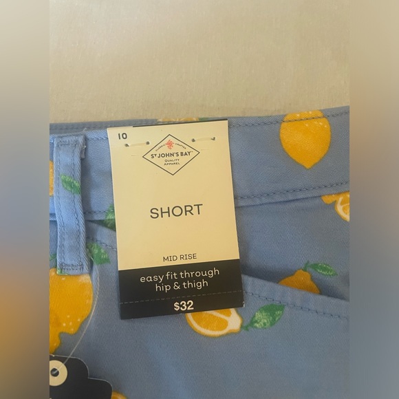 St. John’s Bay Women’s Mid Rise Short Size 10 5” Inseam Blue Lemons. New w tag - Picture 3 of 8